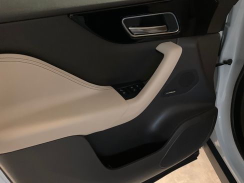 Used 2019 Jaguar F-PACE Prestige image 10