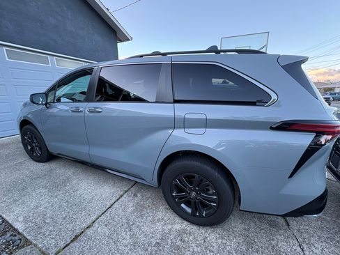 Used 2023 Toyota Sienna XSE image 1