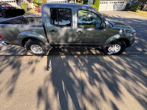 Used 2016 Nissan Frontier SV AWD/4WD image 4