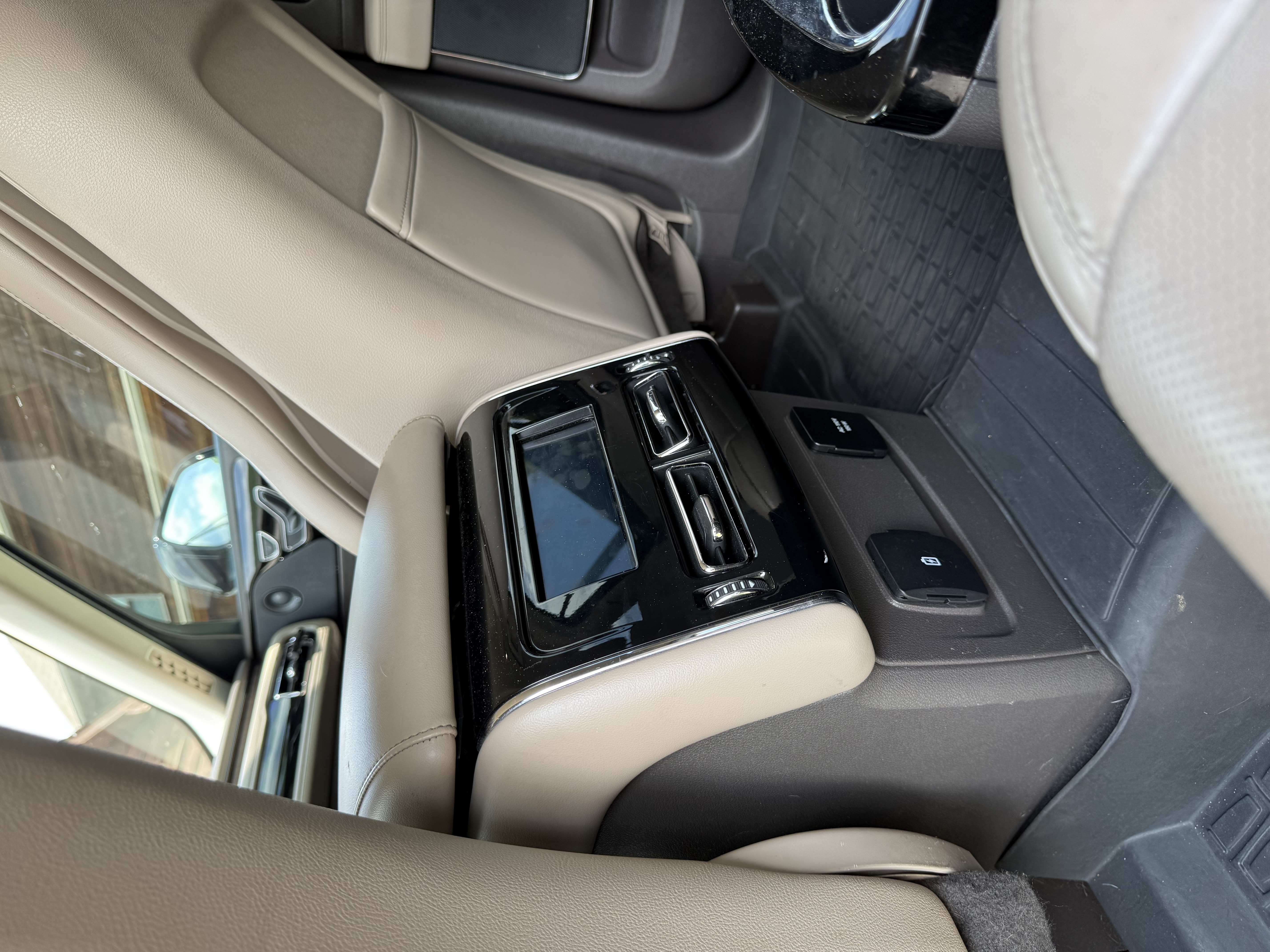 Used 2020 Lincoln Aviator Reserve w/ Equipment Group 201A RWD image 8