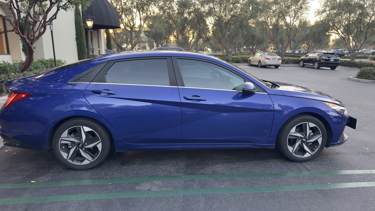 Used 2023 Hyundai Elantra Limited FWD image 2
