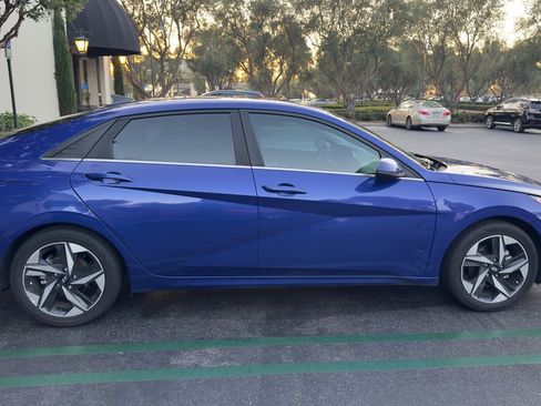 Used 2023 Hyundai Elantra Limited FWD image 2