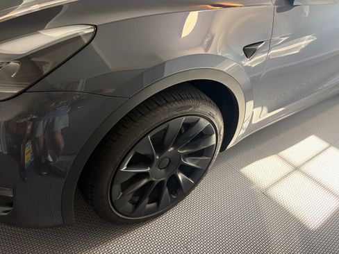 Used 2023 Tesla Model Y Long Range AWD/4WD image 2