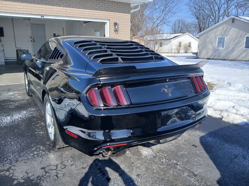Used 2017 Ford Mustang Coupe image 6