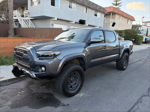 Used 2019 Toyota Tacoma TRD Sport image 1