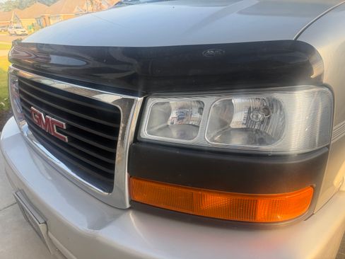 Used 2004 GMC Savana 1500 w/ Preferred Equipment Group RWD image 4