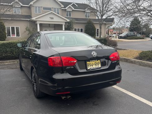 Used 2013 Volkswagen Jetta SE image 1