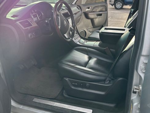 Used 2013 Cadillac Escalade Luxury image 18