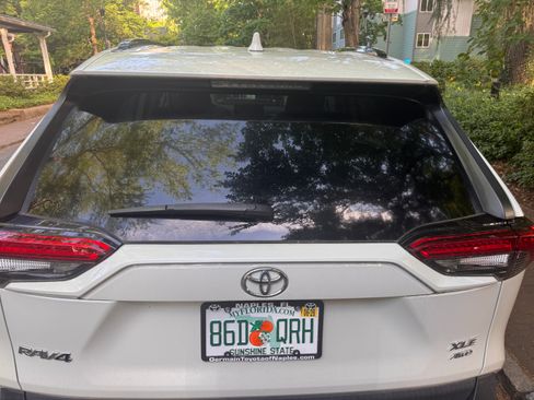 Used 2022 Toyota RAV4 XLE Premium AWD/4WD image 6