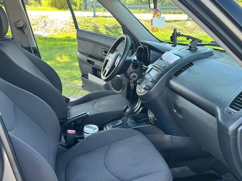 Used 2013 Kia Soul FWD image 10