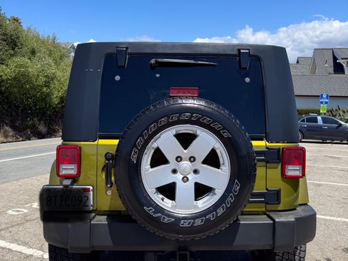 Used 2007 Jeep Wrangler Unlimited Sahara w/ Dual Top Group AWD/4WD image 5