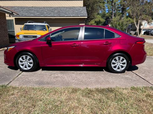 Used 2024 Toyota Corolla LE image 2