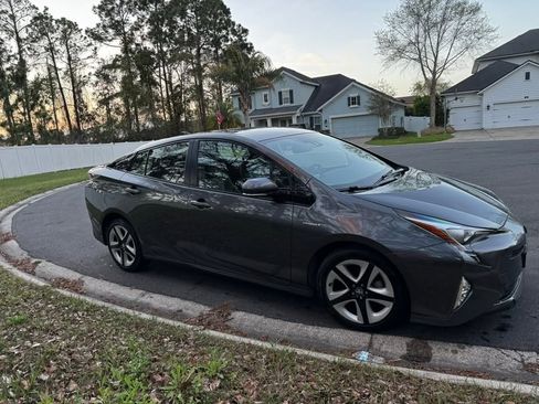 Used 2017 Toyota Prius Four Touring image 5