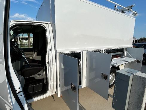 Used 2024 Ford E-350 and Econoline 350 Super Duty w/ Power Windows & Locks Group image 26