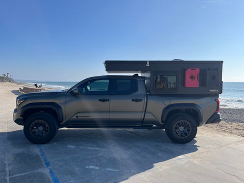 Used 2025 Toyota Tacoma 4x4 Double Cab Hybrid image 2