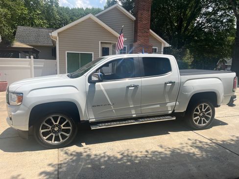 Used 2022 GMC Canyon Denali AWD/4WD image 11