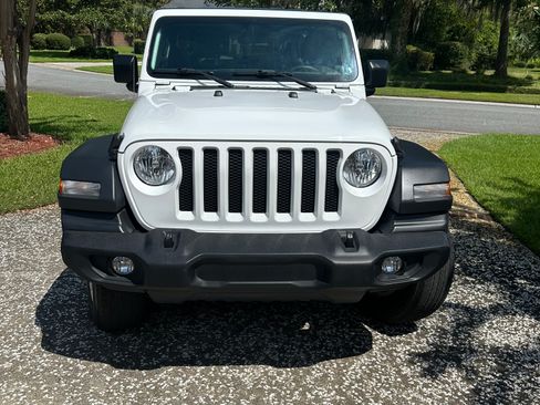 Used 2019 Jeep Wrangler Sport AWD/4WD image 2