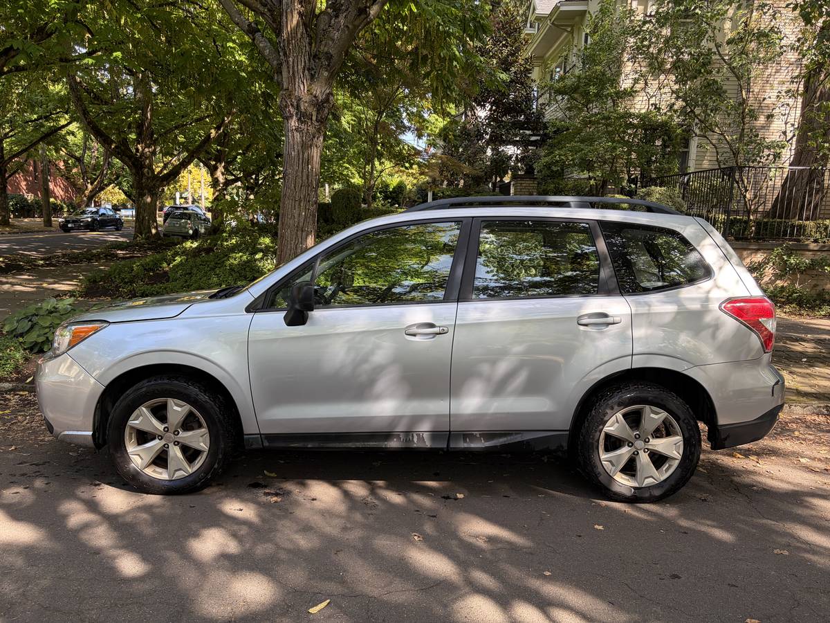 Used 2015 Subaru Forester 2.5i w/ Alloy Wheel Package AWD/4WD image 2