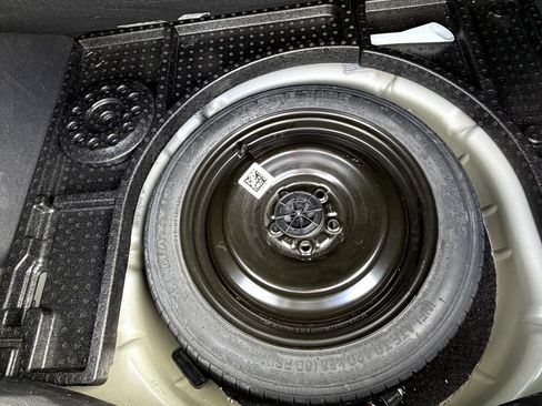 Used 2013 Ford Focus SE w/ SE Winter Pkg image 23