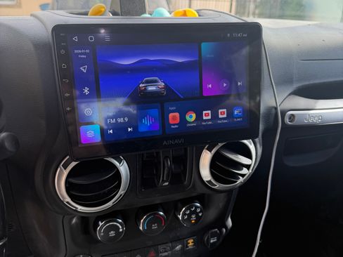 Used 2018 Jeep Wrangler Unlimited Rubicon w/ Connectivity Group image 12