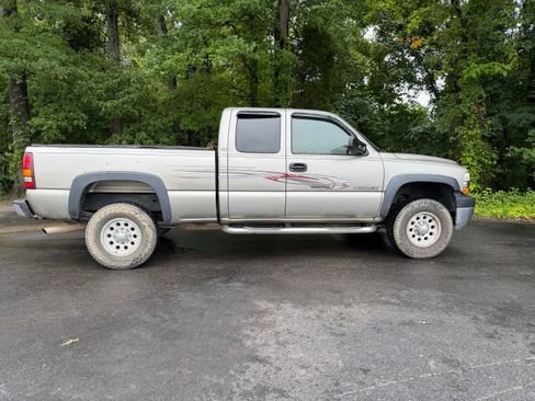 Used 2002 Chevrolet Silverado 2500 2WD Extended Cab image 2