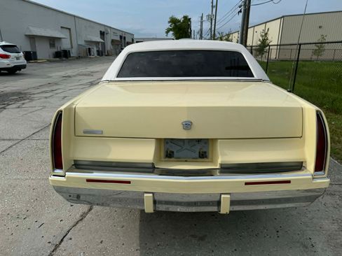 Used 1993 Cadillac Fleetwood Sedan RWD image 22