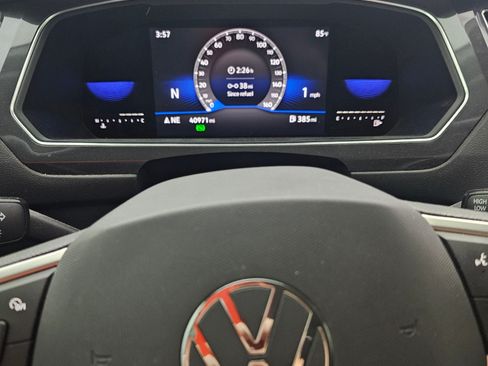 Used 2022 Volkswagen Tiguan SE image 9