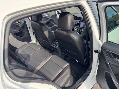 Used 2021 Volkswagen GTI SE image 12