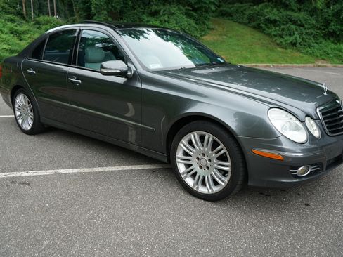 Used 2008 Mercedes-Benz E 350 4MATIC Sedan image 1