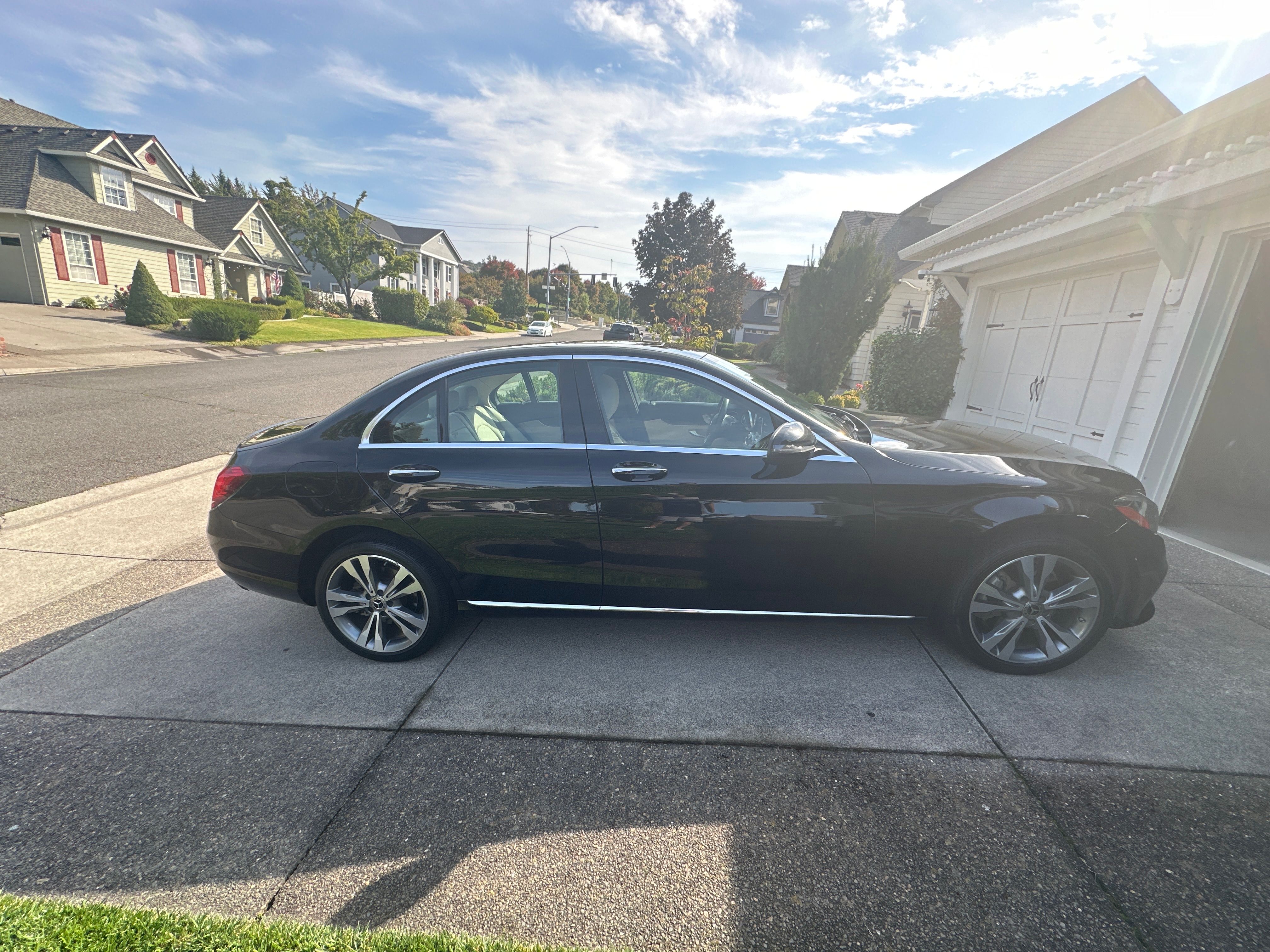 Used 2020 Mercedes-Benz C 300 4MATIC Sedan image 5