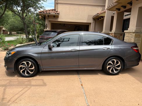 Used 2017 Honda Accord EX image 5