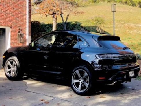 Used 2023 Porsche Macan Turbo image 1