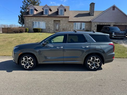 Used 2022 Hyundai Palisade Calligraphy image 2