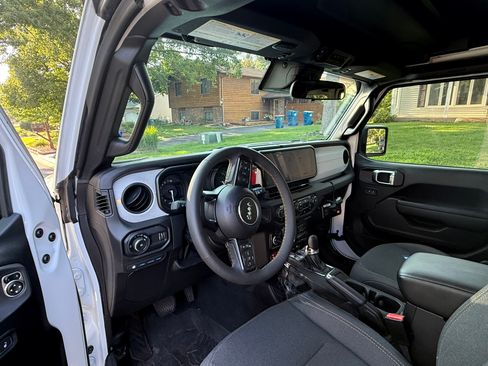 Used 2024 Jeep Wrangler Unlimited AWD/4WD image 6