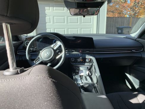 Used 2024 Hyundai Elantra SEL w/ Convenience Package image 4