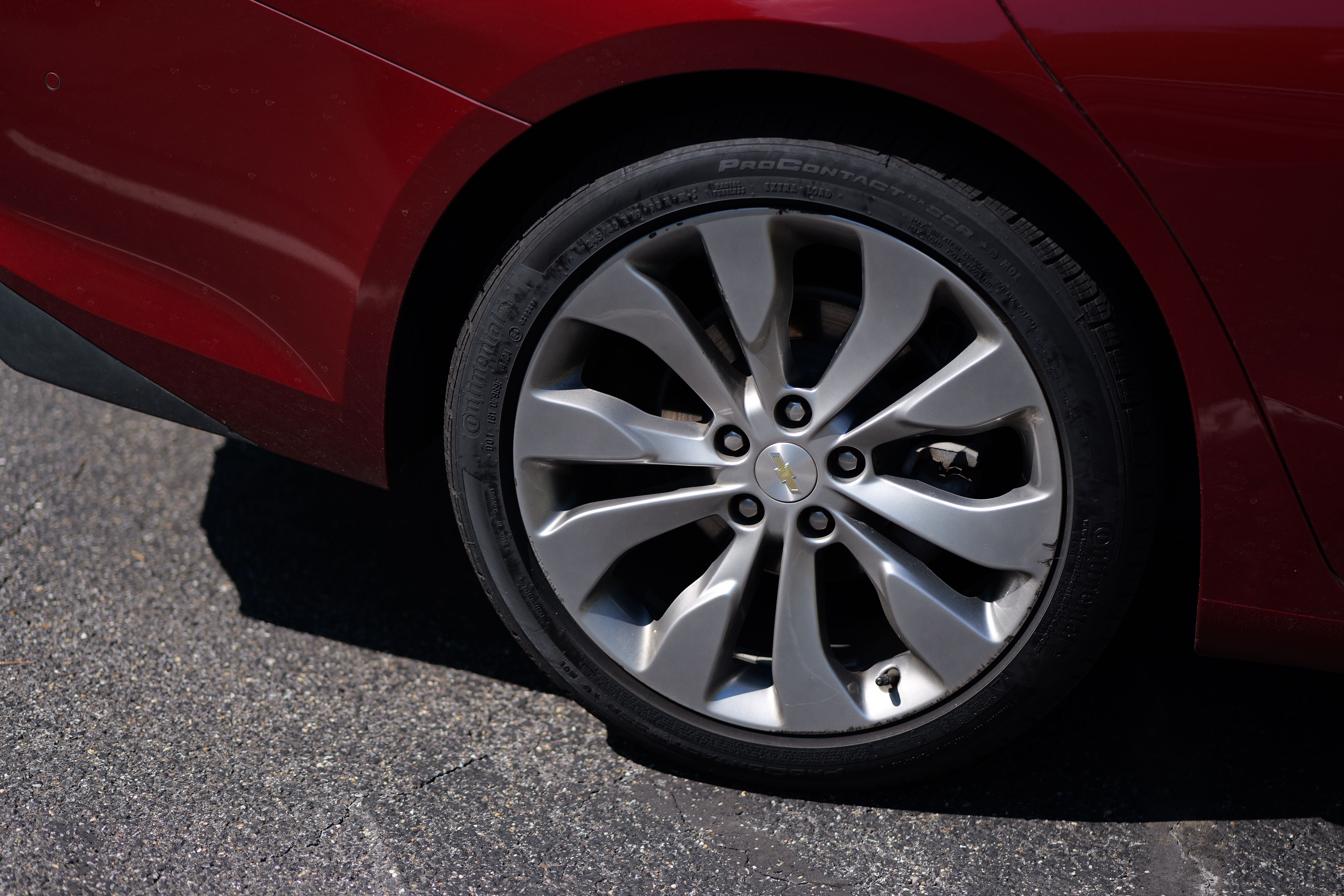Used 2018 Chevrolet Malibu Premier w/ Premier Sun and Wheel Package FWD image 5