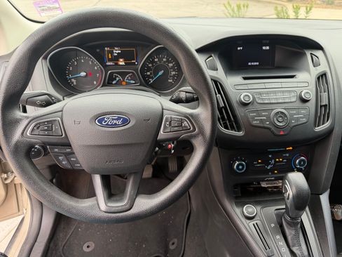 Used 2017 Ford Focus SE image 9