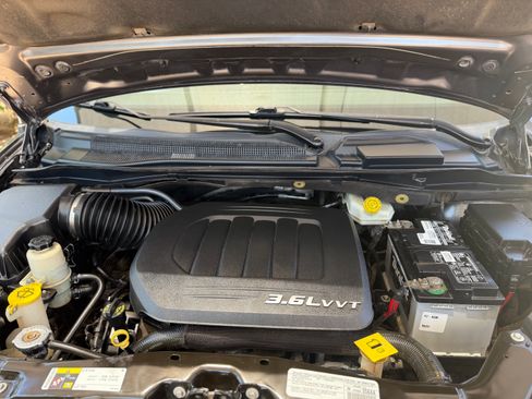 Used 2014 Dodge Grand Caravan SE FWD image 16