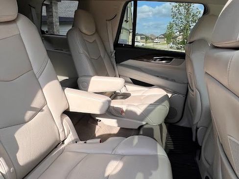 Used 2018 Cadillac Escalade Premium Luxury image 12