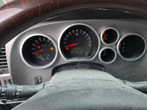 Used 2011 Toyota Sequoia Platinum image 5