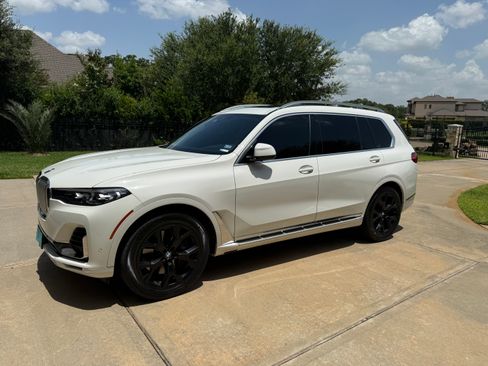 Used 2020 BMW X7 xDrive40i w/ Executive Package AWD/4WD image 2