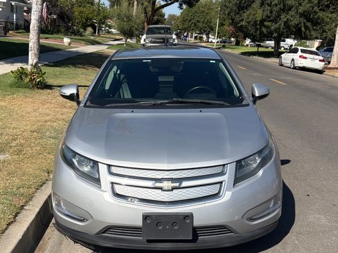 Used 2014 Chevrolet Volt Premium w/ Premium Trim Package FWD image 2