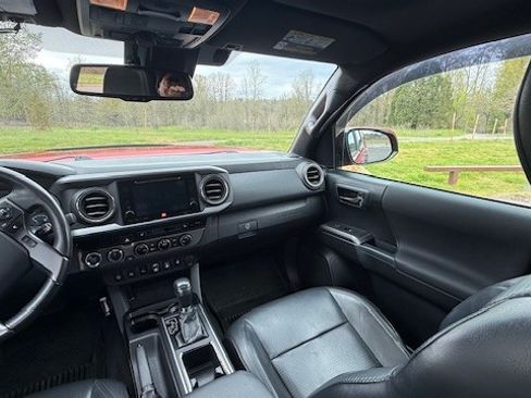 Used 2018 Toyota Tacoma TRD Off-Road w/ TRD Premium Off Road Package image 10