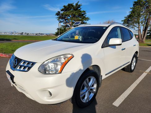 Used 2012 Nissan Rogue SV image 1