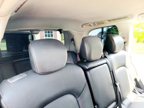 Used 2018 Nissan Armada Platinum w/ Interior Lighting Package image 10