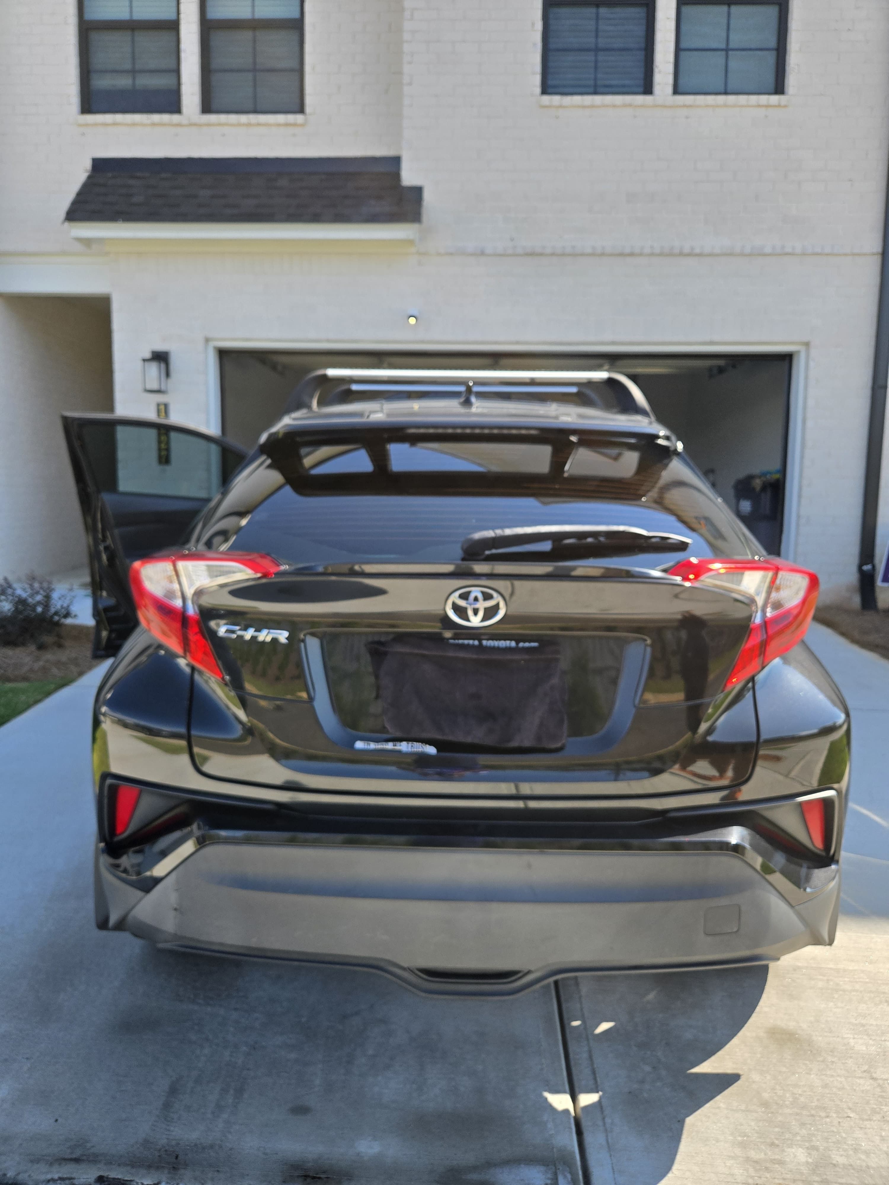 Used 2018 Toyota C-HR XLE FWD image 6