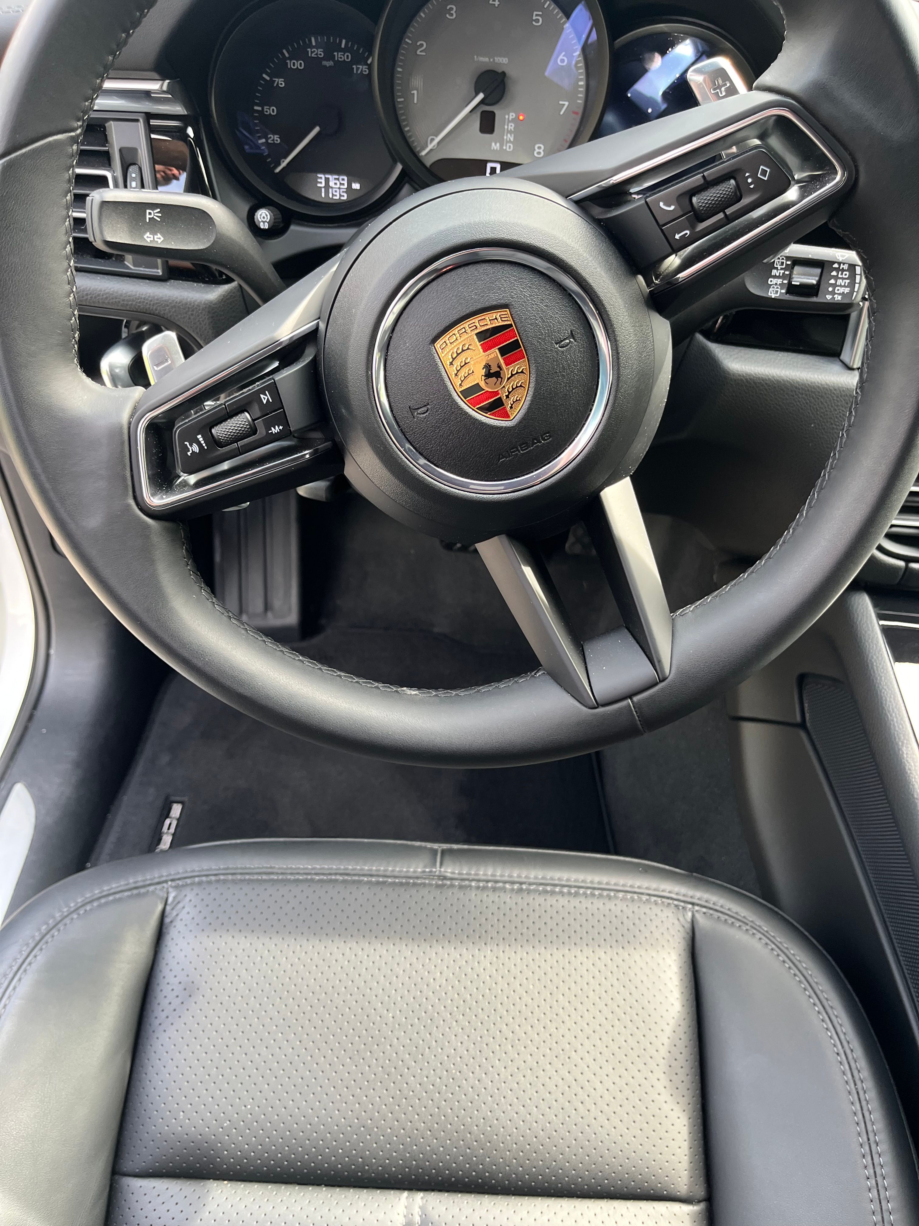 Used 2025 Porsche Macan S AWD/4WD image 10