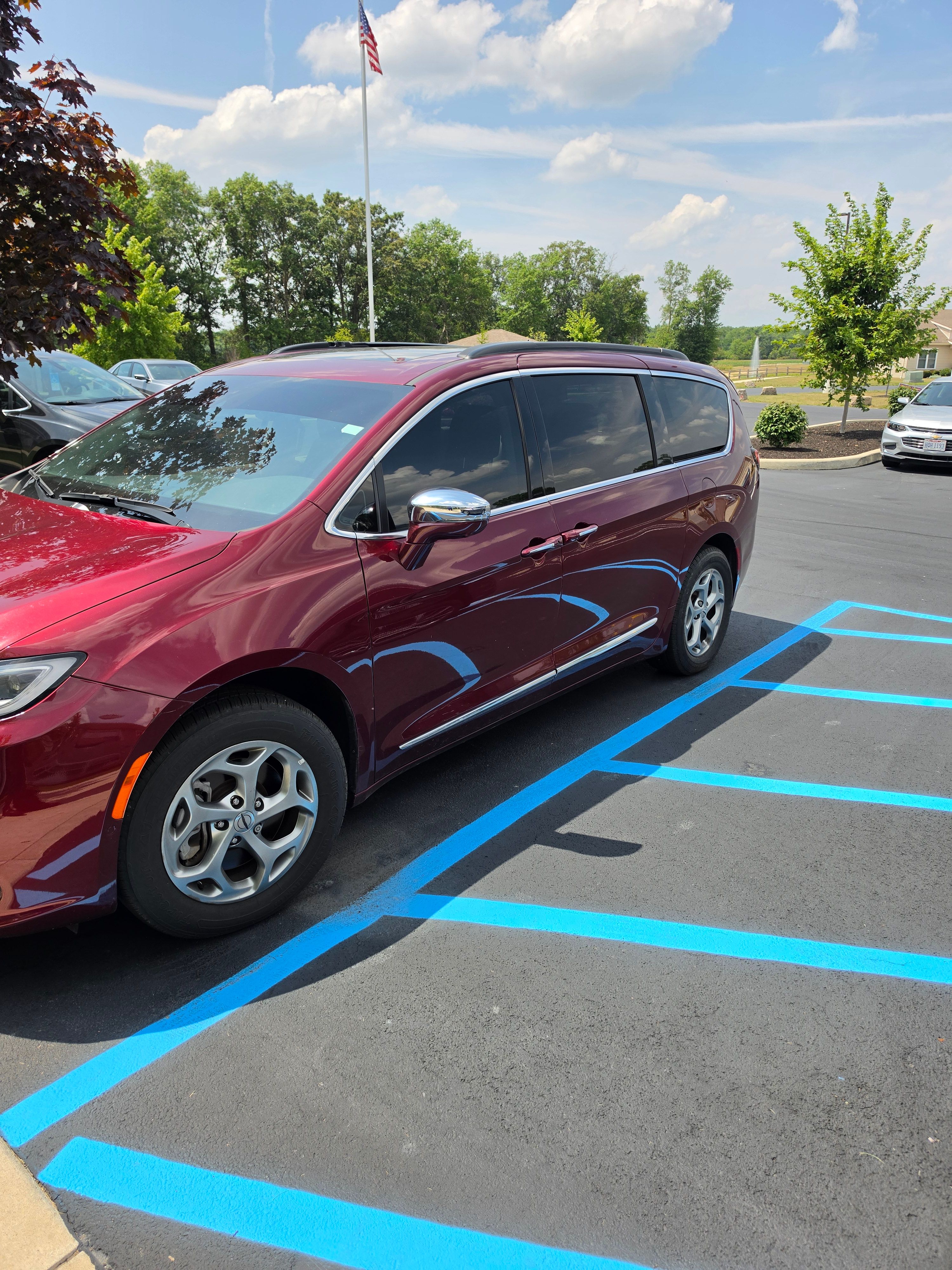 Used 2022 Chrysler Pacifica Limited AWD/4WD image 4