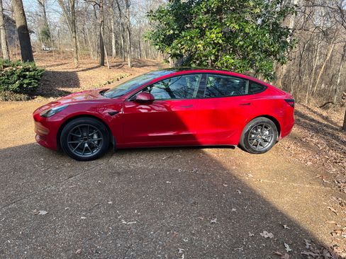 Used 2023 Tesla Model 3 Standard Range RWD image 1