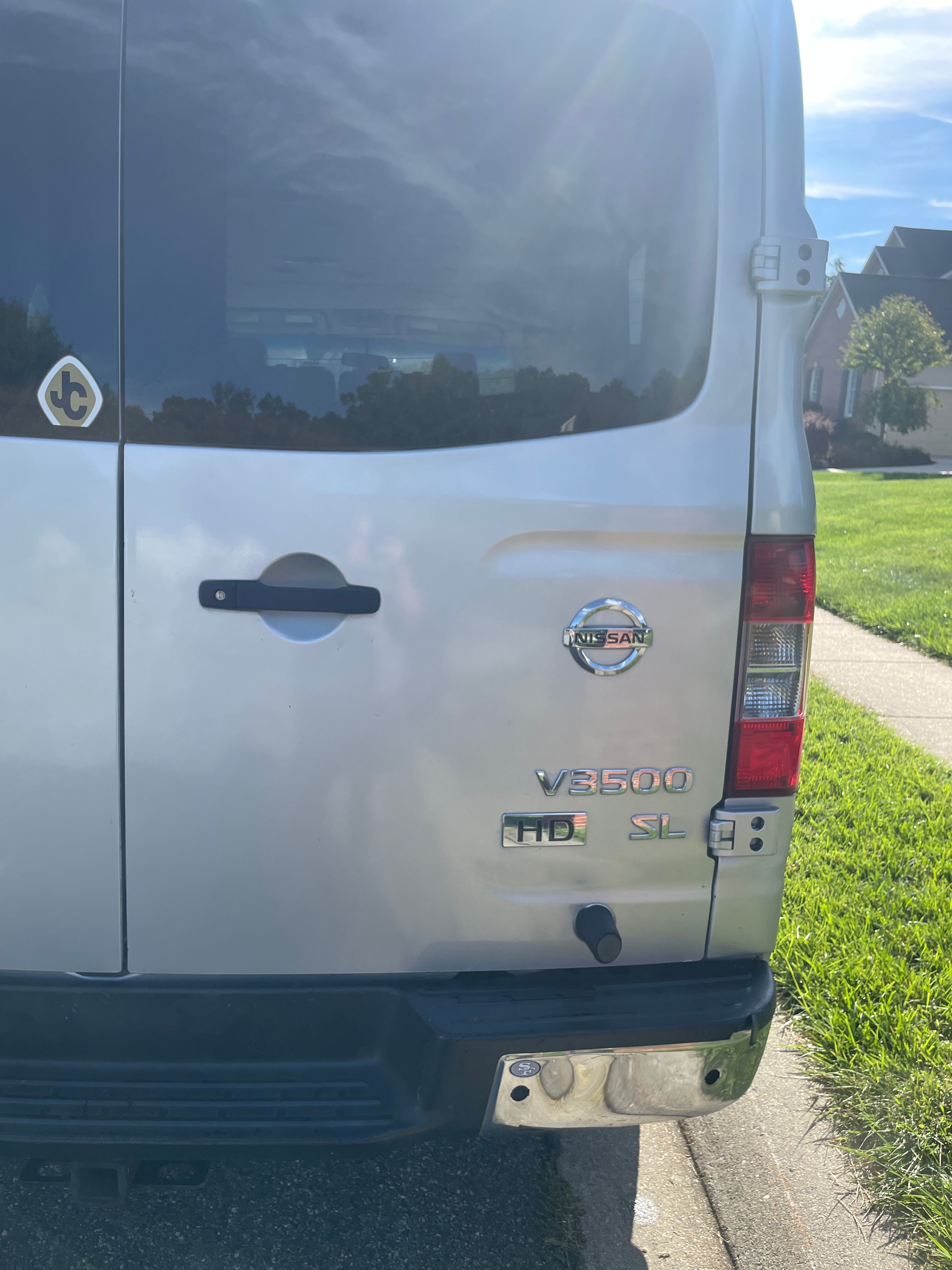 Used 2014 Nissan NV 3500 SL w/ Technology Package RWD image 6
